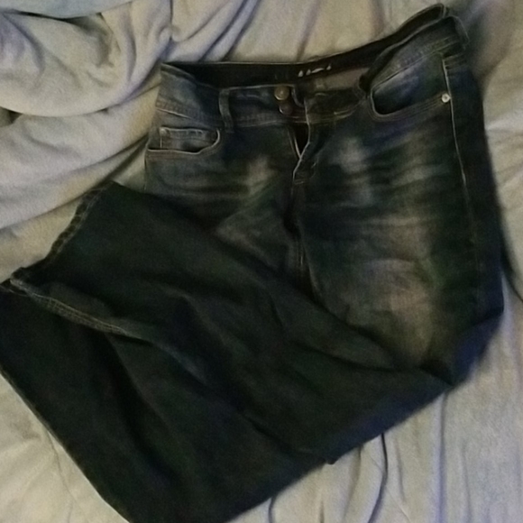 Jeans - Picture 1 of 3